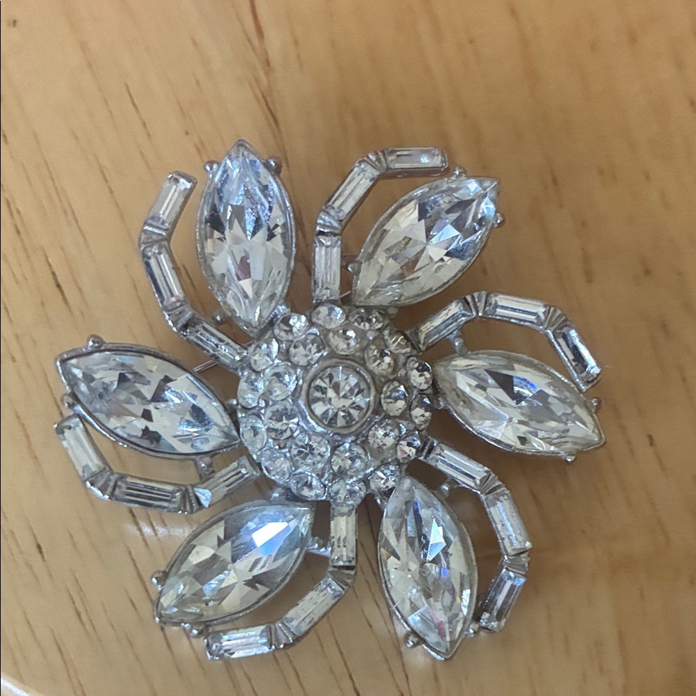 Crystal Flower Brooch Pin - Clear Silver Sparkle
